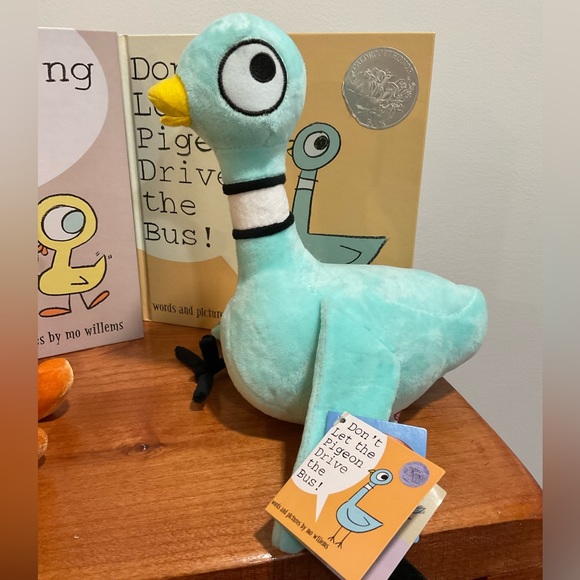 📚Mo Willems Pigeon and Duckling Hard Cover Book Set with Dolls - Picture 3 of 8